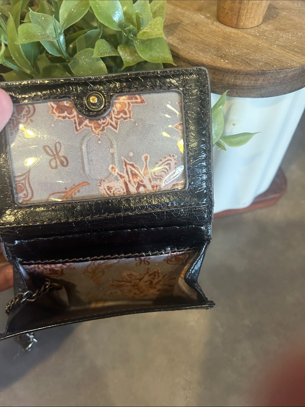HOBO Black Leather ID Card Holder with Gold Logo - Picture 2 of 6